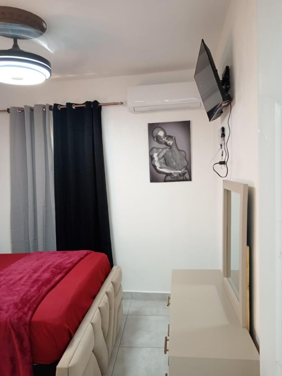 סנטיאגו דה לוס קבאלרוס Apartamentos De 1 2 Y 3 Habitaciones מראה חיצוני תמונה
