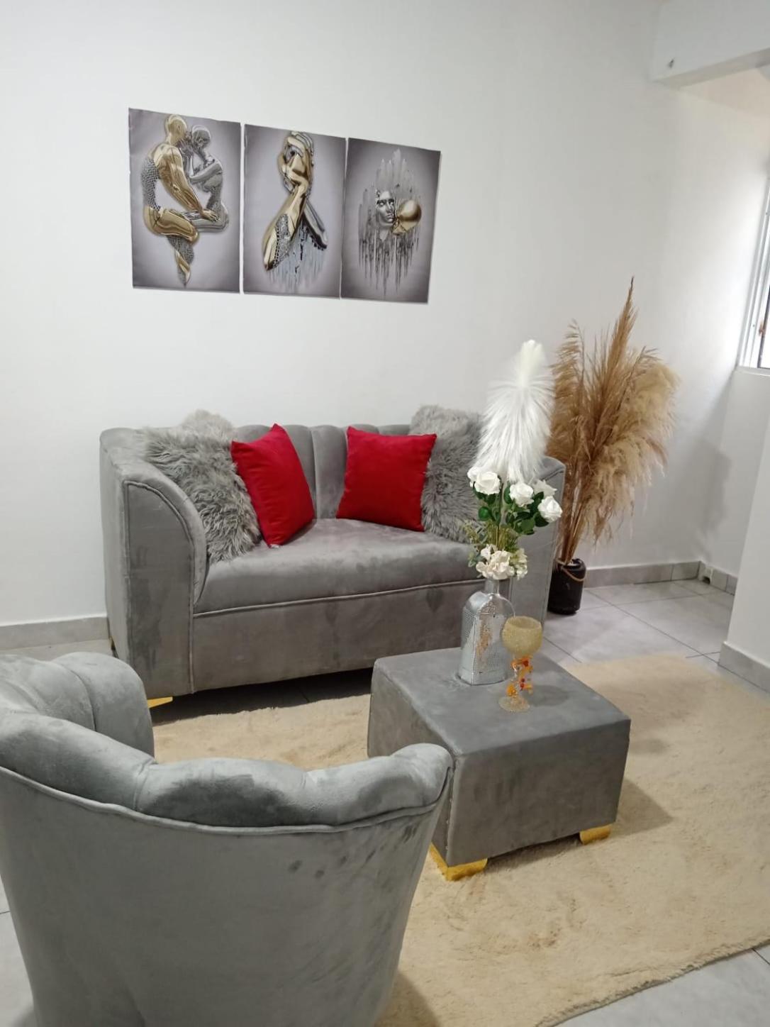 סנטיאגו דה לוס קבאלרוס Apartamentos De 1 2 Y 3 Habitaciones מראה חיצוני תמונה